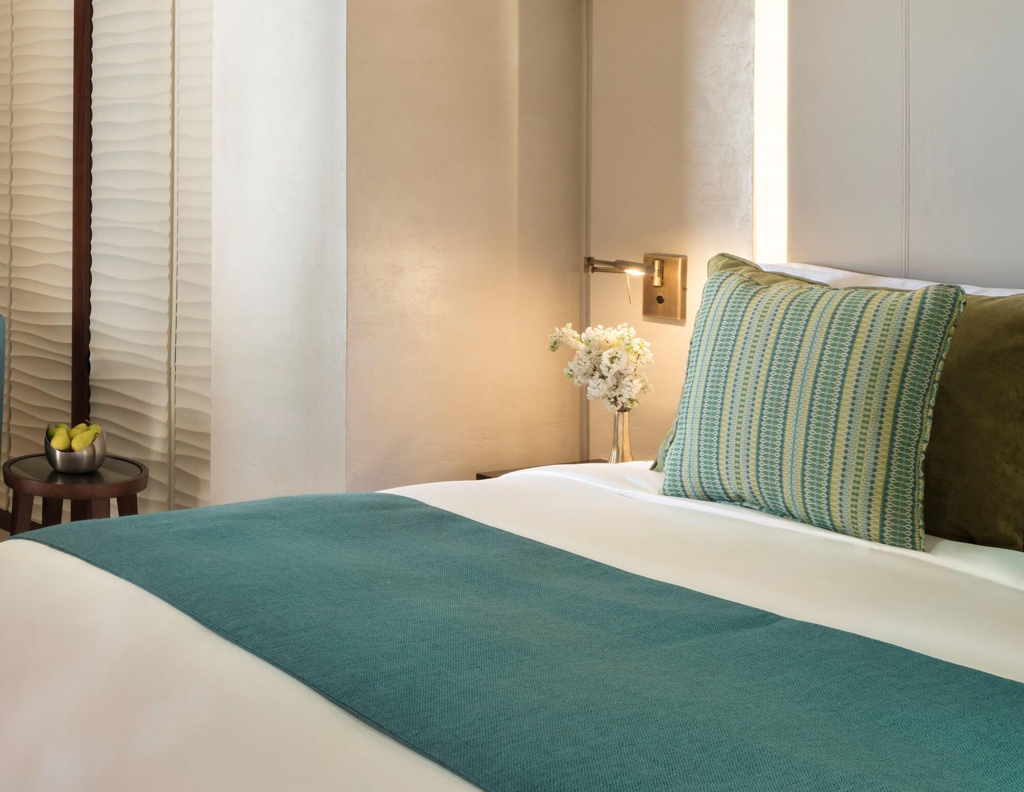 Souq Al Wakra Hotel Qatar By Tivoli Al Wakrah Exterior photo A bed runner
