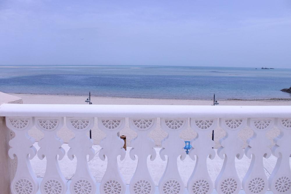 Souq Al Wakra Hotel Qatar By Tivoli Al Wakrah Exterior photo The beach at the Grand Hotel